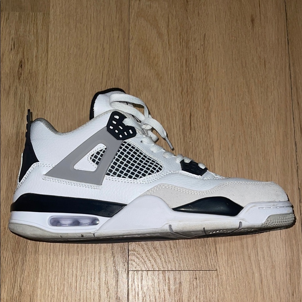 Jordan 4 Military Black, Like New